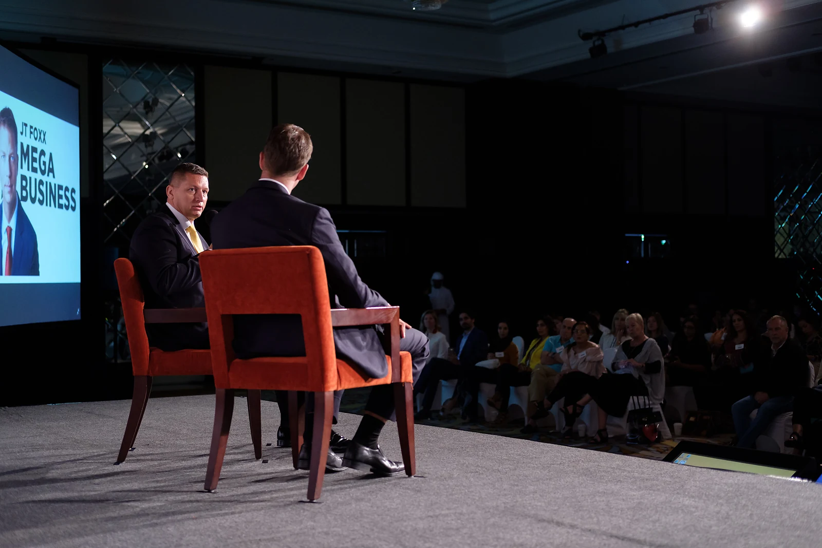Alexander Erber in conversation on stage with JT Foxx.