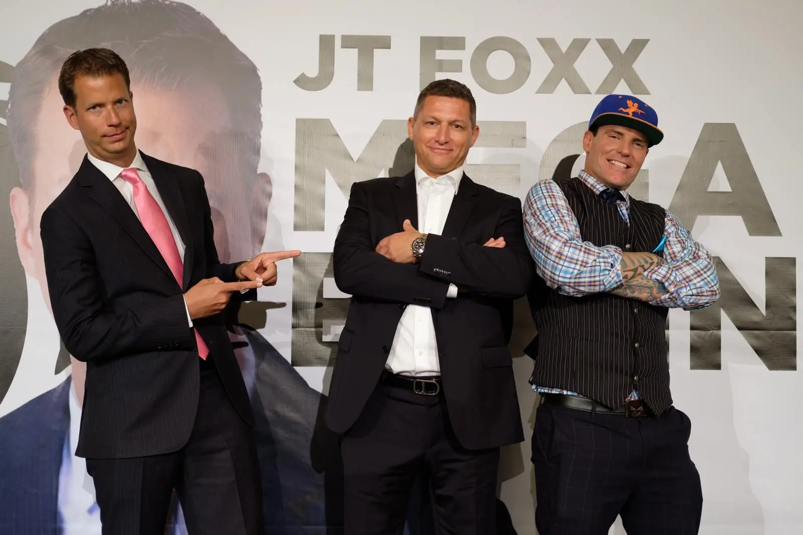 Alexander Erber with two participants at an earlier JT Foxx event.